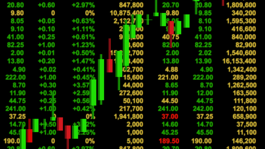 Gráfico de precios de acciones en tiempo real, mostrando los movimientos del mercado con números en verde y rojo, representando la inversión en el mercado de valores.